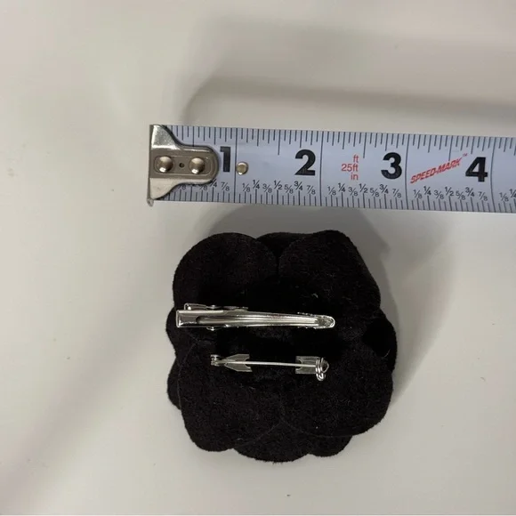 Black Faux Leather Rose Flower Pin Clip Brooch - Picture 3 of 4